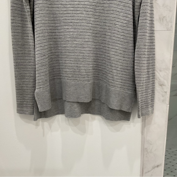 🔴H &M SWEATER🔴 - Picture 3 of 7